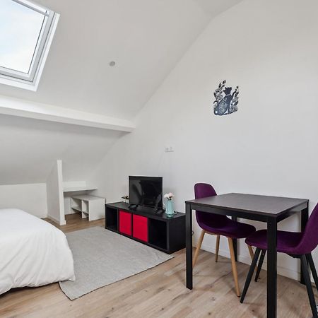 Budget Appart Avec Parking Au Centre-Ville Charleville-Mezieres Luaran gambar