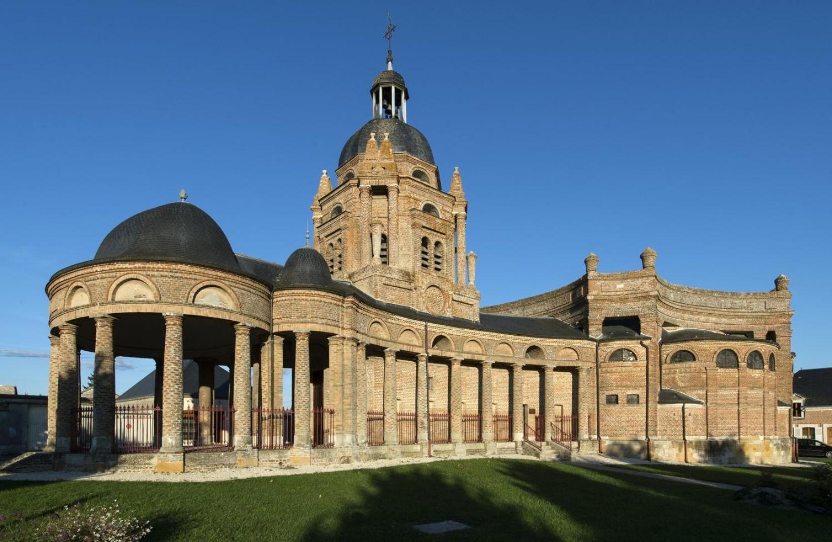 Budget Appart Avec Parking Au Centre-Ville Charleville-Mezieres Luaran gambar