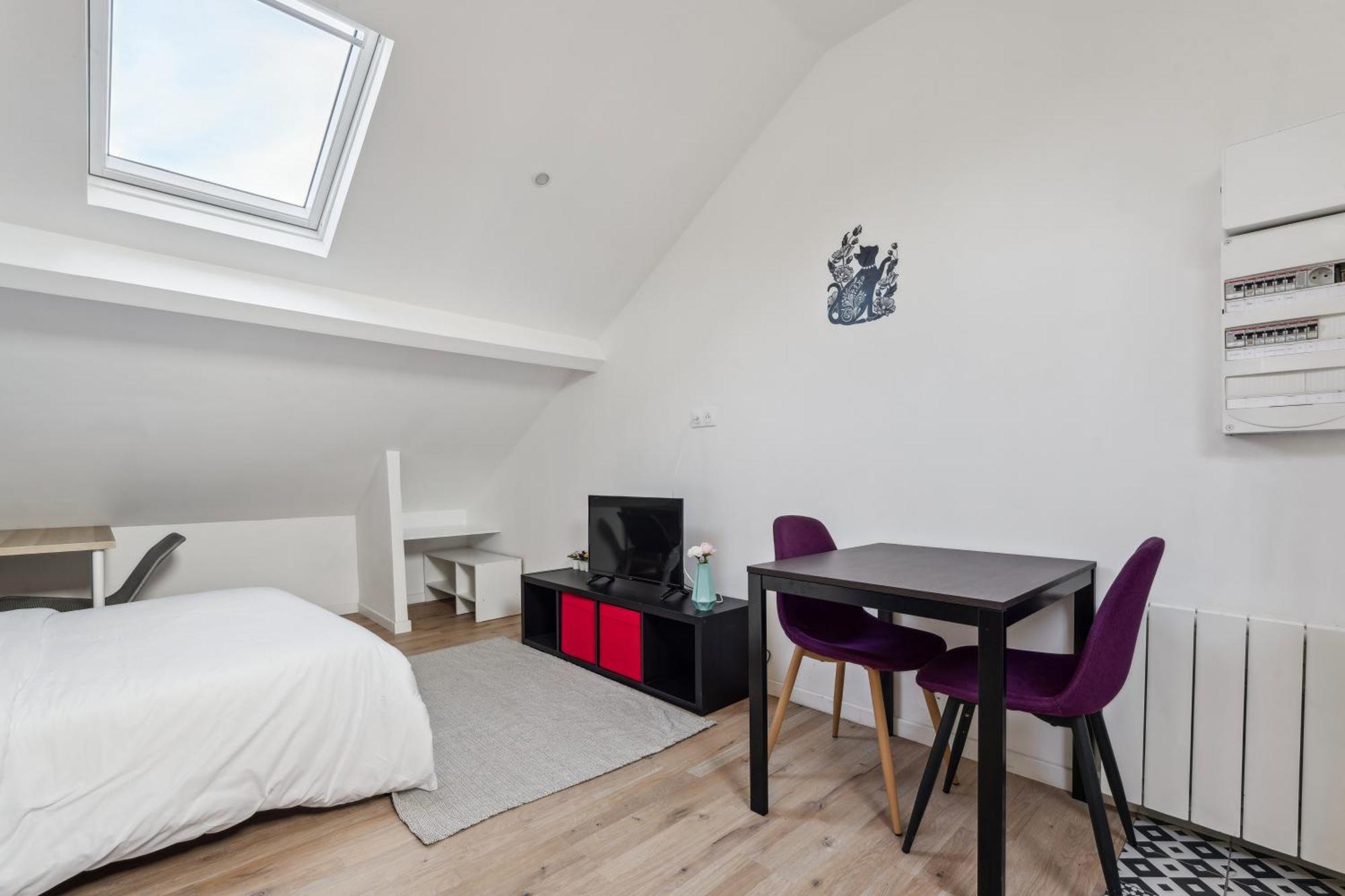 Budget Appart Avec Parking Au Centre-Ville Charleville-Mezieres Luaran gambar