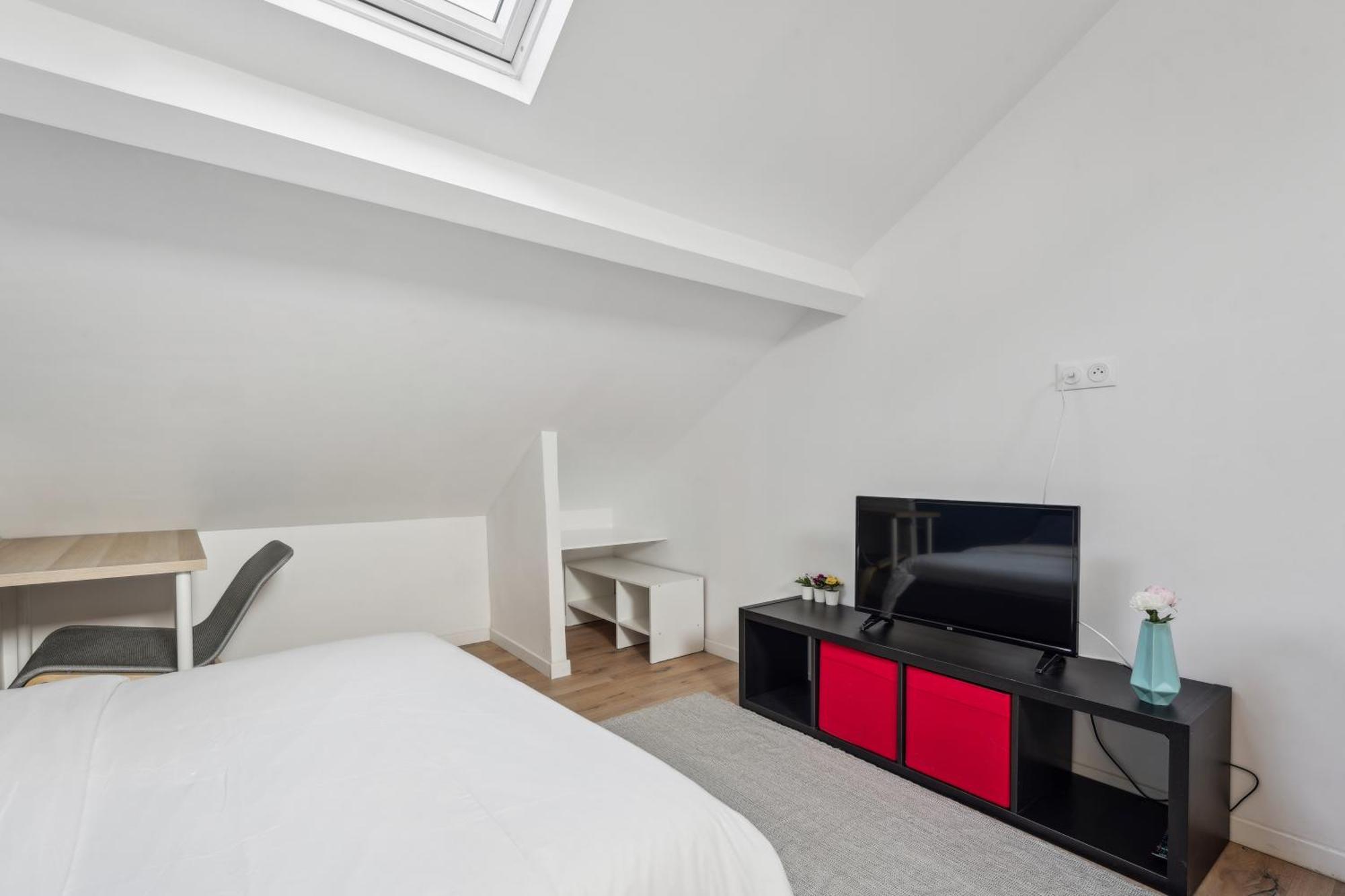 Budget Appart Avec Parking Au Centre-Ville Charleville-Mezieres Luaran gambar